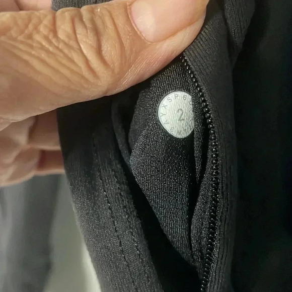 Lululemon running turtleneck - Picture 7 of 7